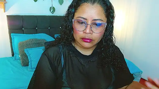 VelvetDulce online show from February 5, 2026, 6:45 pm