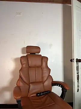 ARON LUXX online show from March 10, 2026, 3:11 am