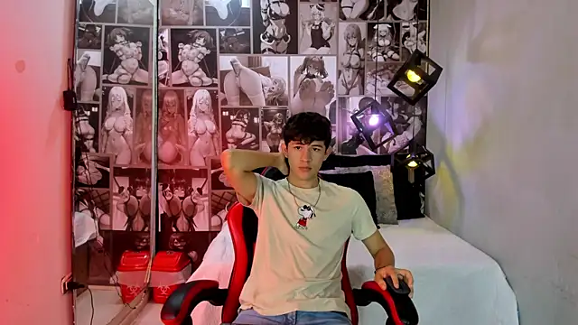 Snapshot of Christian_Foxx chatting on April 18, 2026, 11:38 pm Christian Foxx online show from April 18, 2026, 11:38 pm