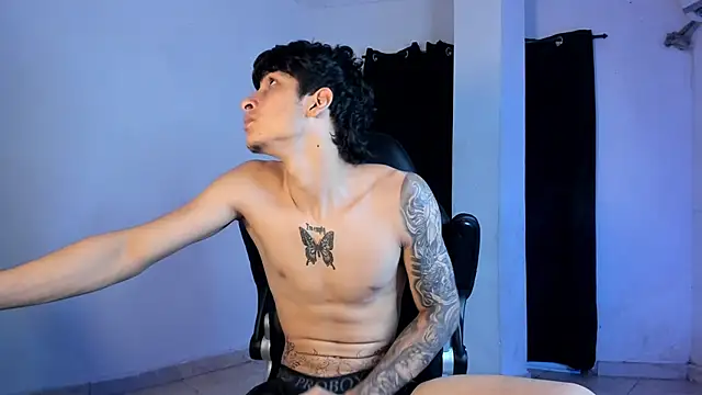 Snapshot of SnakeVelvet2 chatting on February 4, 2026, 5:35 am SnakeVelvet2 online show from February 4, 2026, 5:35 am