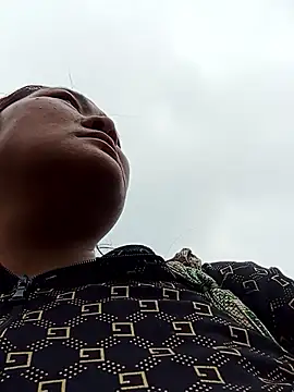 Snapshot of bongtuyet11 chatting on March 13, 2026, 2:40 am bongtuyet11 online show from March 13, 2026, 2:40 am