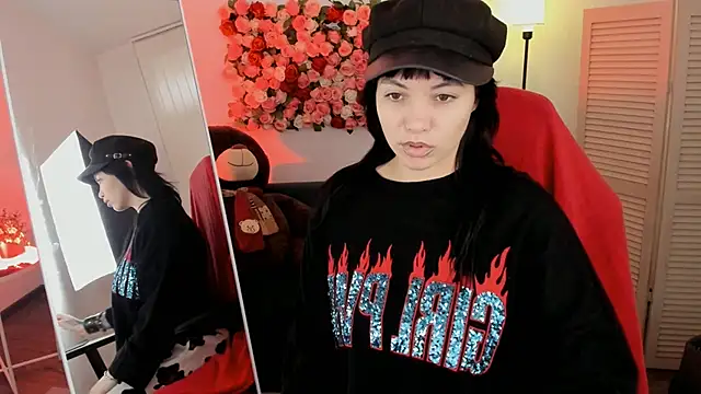 Snapshot of NeoGeisha chatting on April 19, 2026, 1:10 pm NeoGeisha online show from April 19, 2026, 1:10 pm