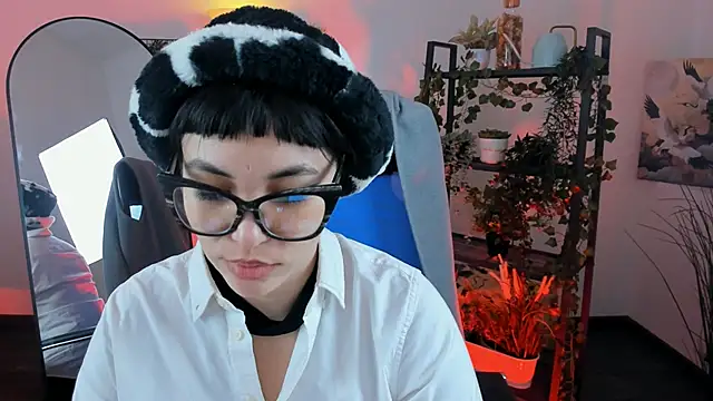 Snapshot of NeoGeisha chatting on May 11, 2026, 4:04 pm NeoGeisha online show from May 11, 2026, 4:04 pm