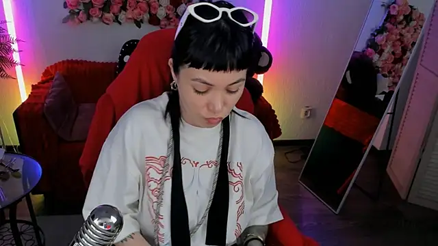 Snapshot of NeoGeisha chatting on May 19, 2026, 1:39 pm NeoGeisha online show from May 19, 2026, 1:39 pm