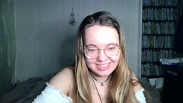 Helen foxygirl online show from February 9, 2026, 12:25 am