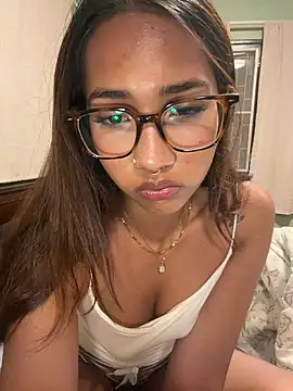 lyla luv online show from June 12, 2026, 6:07 pm