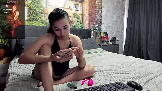  littleangie  online show from June 26, 2026, 4:50 am