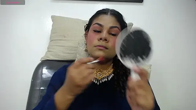 yaazhinii online show from April 23, 2026, 11:42 am