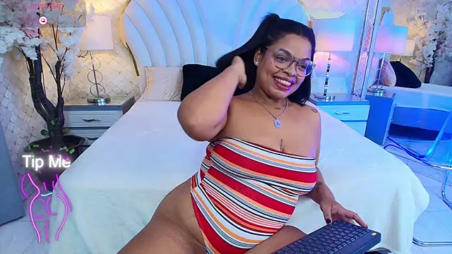 YazminJenner online show from April 28, 2026, 4:50 am