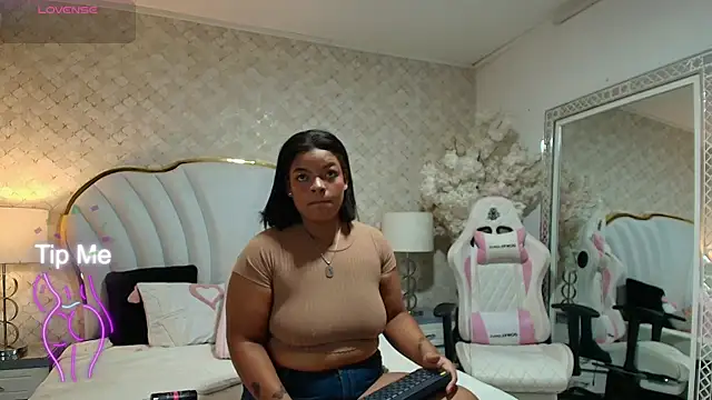 YazminJenner online show from May 15, 2026, 4:30 am