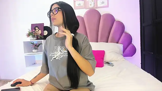 Lili Stone  online show from March 31, 2026, 3:52 am