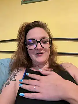 Snapshot of ViviLuu chatting on April 10, 2026, 4:23 pm ViviLuu online show from April 10, 2026, 4:23 pm