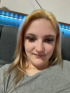 Snapshot of ViviLuu chatting on April 27, 2026, 10:08 pm ViviLuu online show from April 27, 2026, 10:08 pm
