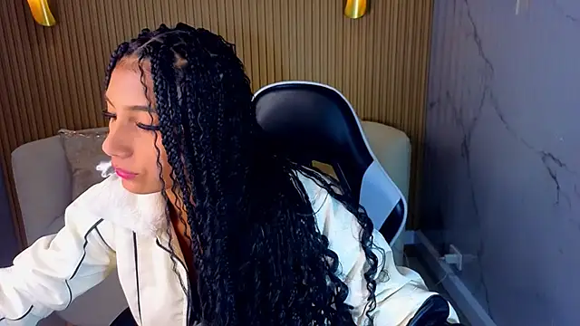 Perla Moon Tx online show from March 11, 2026, 1:06 pm