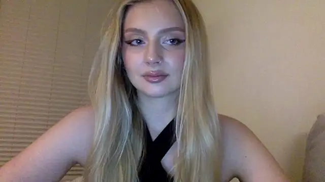 MayaWetDream online show from May 6, 2026, 8:25 pm