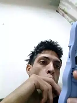 CubanoxxxSex online show from February 4, 2026, 9:31 pm