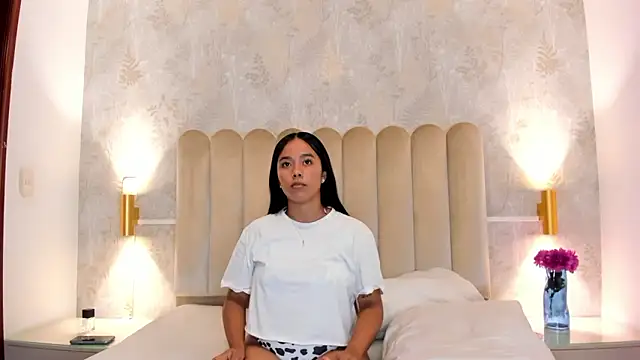 Sweet-Nathaly online show from February 4, 2026, 10:15 pm