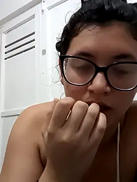 Dahlia-Rose online show from February 28, 2026, 4:02 am