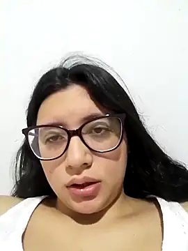 Dahlia-Rose online show from March 10, 2026, 4:34 pm