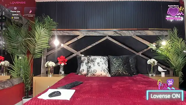 CharlotteMein online show from April 4, 2026, 12:02 pm