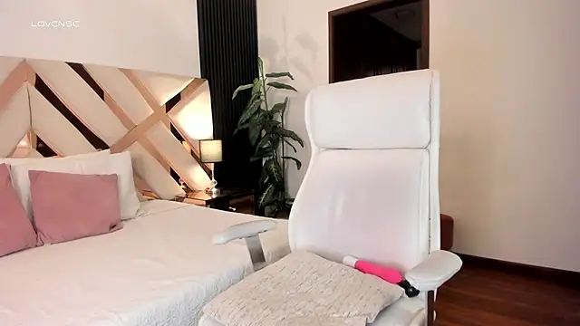 Snapshot of missthailand_ chatting on April 14, 2026, 10:27 pm missthailand online show from April 14, 2026, 10:27 pm