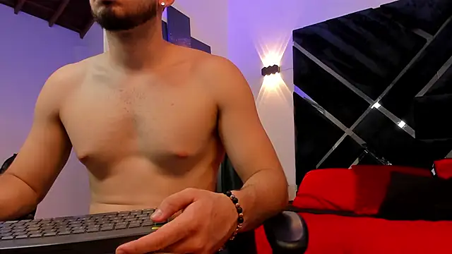 Logan Wolf-js online show from April 12, 2026, 10:37 pm