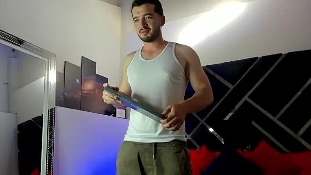 Logan Wolf-js online show from July 17, 2026, 9:52 pm