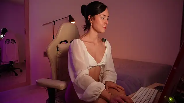 Madisonlara1 online show from May 7, 2026, 5:51 pm