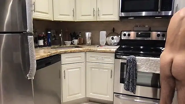 BigMuscleGuy28 online show from February 5, 2026, 9:41 pm