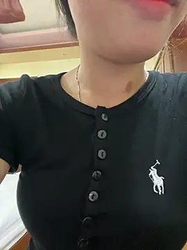 DoliceGirl2k online show from April 18, 2026, 2:59 am