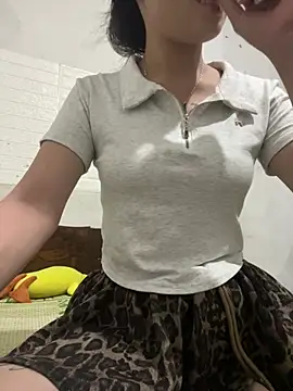 DoliceGirl2k online show from May 3, 2026, 2:45 pm
