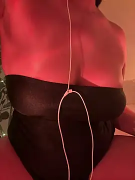 Luvfromesme online show from February 9, 2026, 4:05 am