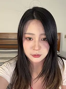 yuedong01 online show from February 5, 2026, 1:16 pm