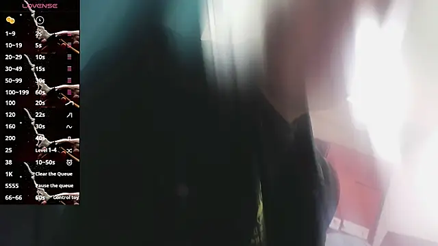 kisstianxin online show from March 18, 2026, 3:59 pm