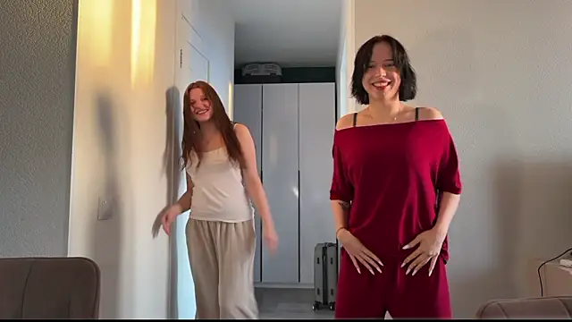 lunamuna  online show from February 5, 2026, 1:49 pm