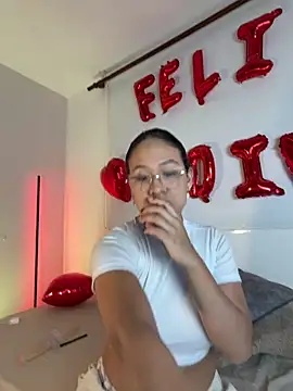 HoneyDolllXXX online show from February 16, 2026, 12:07 am