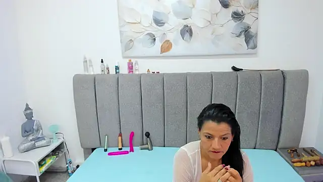 Giselle James online show from March 21, 2026, 8:12 pm