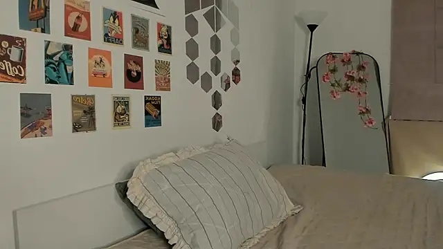 Snapshot of CalmFever chatting on March 13, 2026, 8:26 pm CalmFever online show from March 13, 2026, 8:26 pm