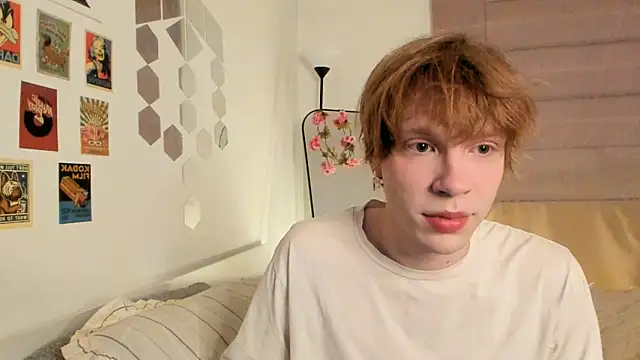 Snapshot of CalmFever chatting on March 16, 2026, 8:35 pm CalmFever online show from March 16, 2026, 8:35 pm