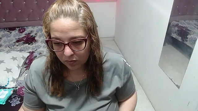 kataleyamilf69 online show from May 5, 2026, 12:24 pm