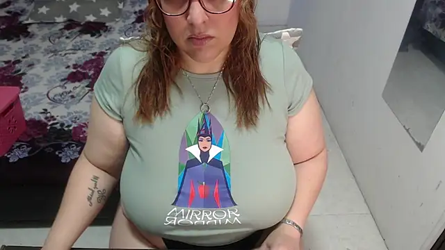 kataleyamilf69 online show from May 6, 2026, 12:43 pm
