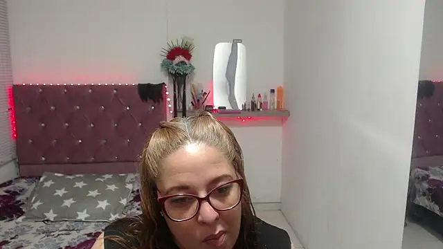 kataleyamilf69 online show from May 8, 2026, 12:21 pm
