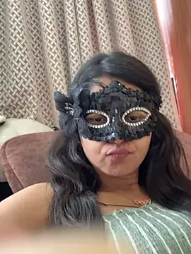 Snapshot of raavigirl chatting on May 7, 2026, 10:42 am raavigirl online show from May 7, 2026, 10:42 am