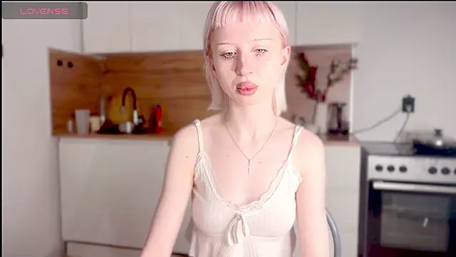 MikaPink online show from March 1, 2026, 9:50 pm