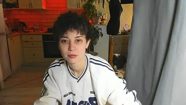 Eva Less online show from February 5, 2026, 9:08 pm