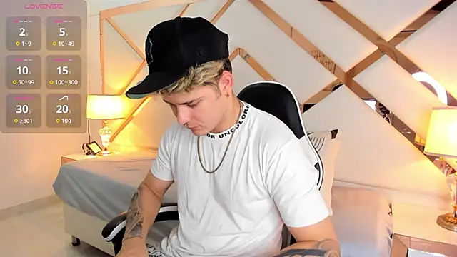 rayan linxx online show from February 21, 2026, 7:37 pm