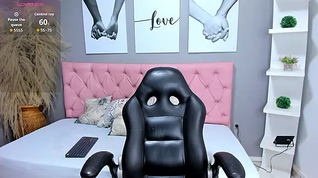 rayan linxx online show from February 28, 2026, 7:48 pm