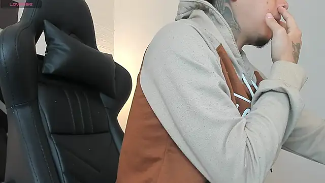 Snapshot of iamdaiker chatting on February 16, 2026, 10:22 am iamdaiker online show from February 16, 2026, 10:22 am