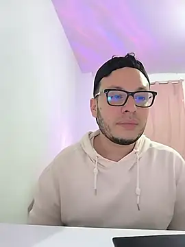 KyleeDevil online show from February 6, 2026, 3:33 am