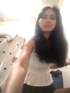 Snapshot of sweet_maxine44 chatting on April 2, 2026, 1:03 am sweet maxine44 online show from April 2, 2026, 1:03 am
